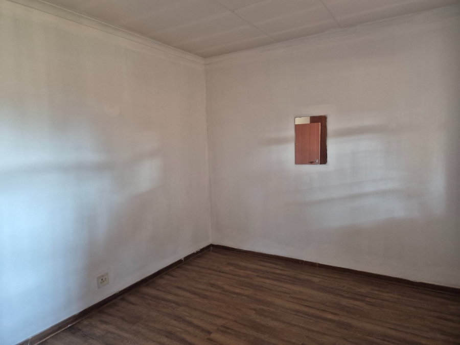 To Let 3 Bedroom Property for Rent in Kannoniers Park North West